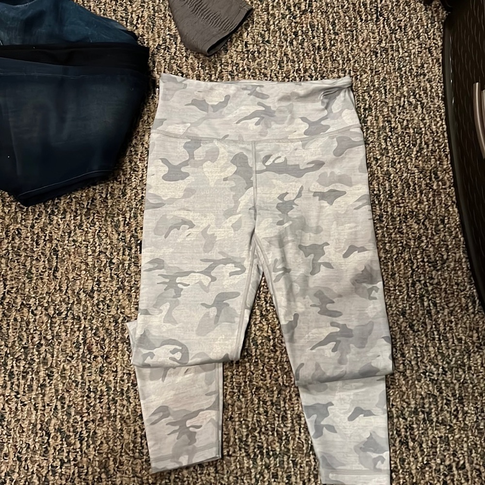 Gap body eclipse leggings size small